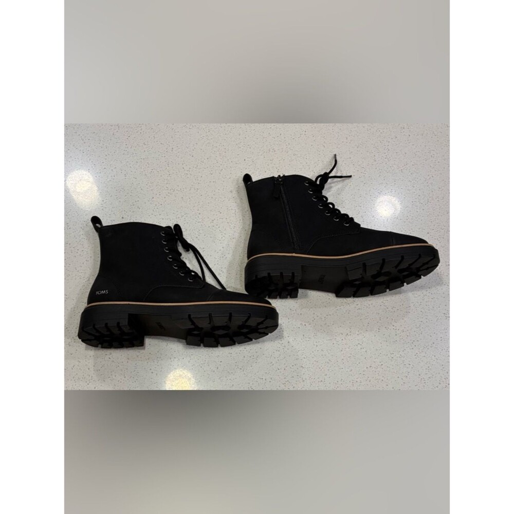 TOMS Black Combat Leather Boots Lace Up Side Zip Womens Size 7 Like New - Picture 7 of 10